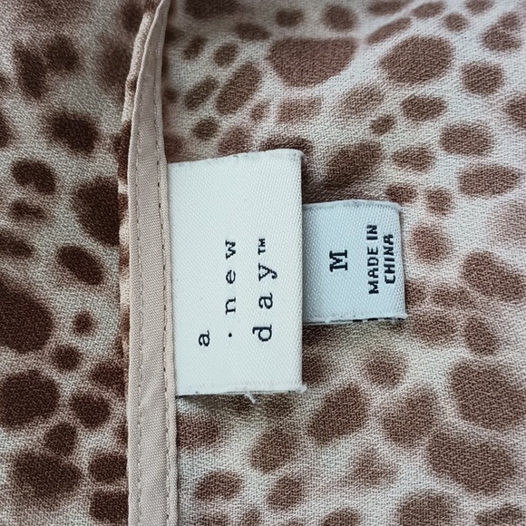 A New Day Animal Print Adjustable Spaghetti Straps V Neck Cami Top Size Medium - Picture 5 of 11